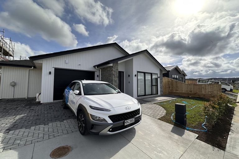 Photo of property in 13 Cara Avenue, Kumeu, 0810