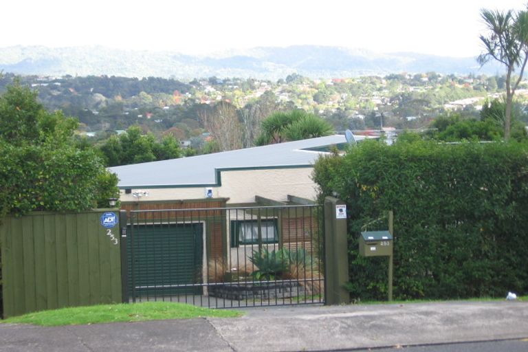 Photo of property in 253 Titirangi Road, Titirangi, Auckland, 0604