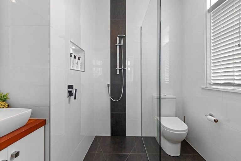 Photo of property in 24 Norwood Road, Bayswater, Auckland, 0622