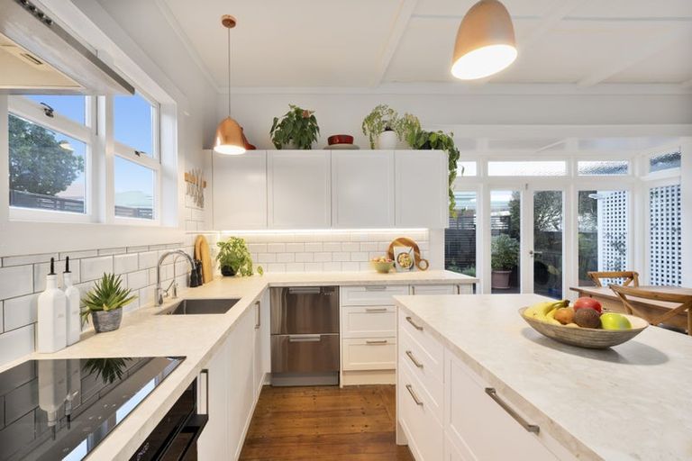 Photo of property in 13 Elcoat Avenue, Henderson, Auckland, 0612