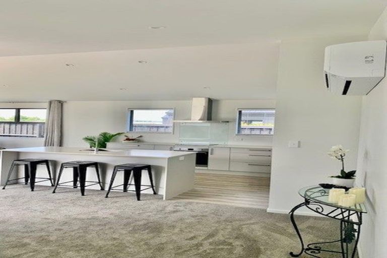 Photo of property in 10 Mccahon Drive, Rangiora, 7400