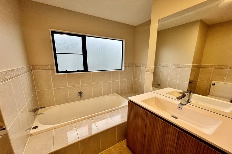 Photo of property in 5 Maidstone Place, Oteha, Auckland, 0632