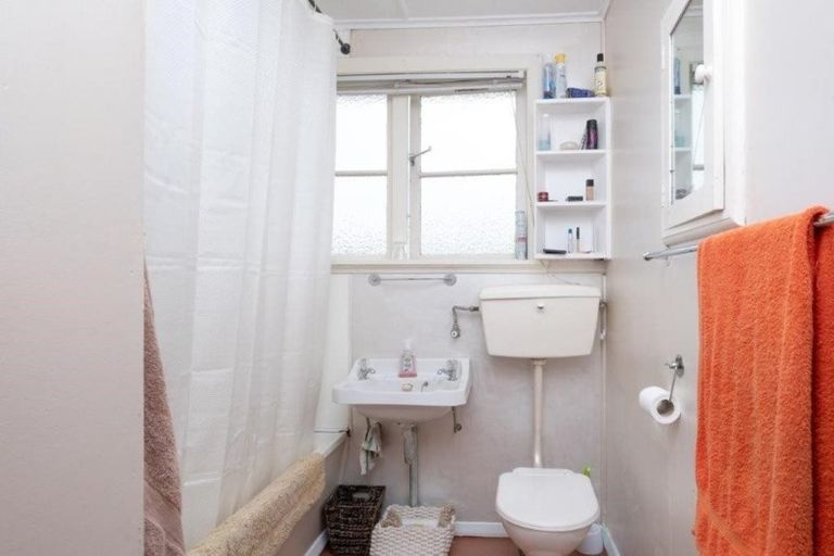 Photo of property in 2 Waihi Road, Hawera, 4610