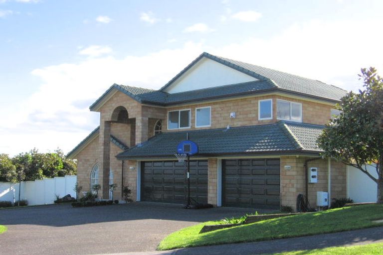 Photo of property in 8 San Jose Rise, Shamrock Park, Auckland, 2016