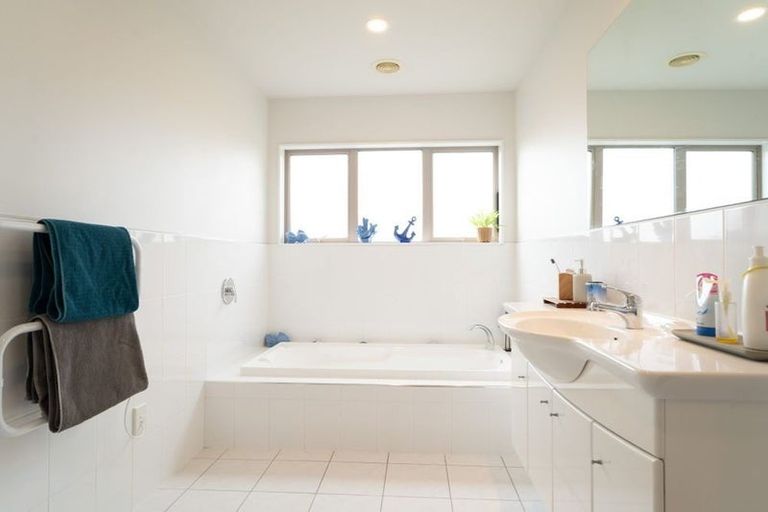 Photo of property in 8 Neston Grove, Churton Park, Wellington, 6037