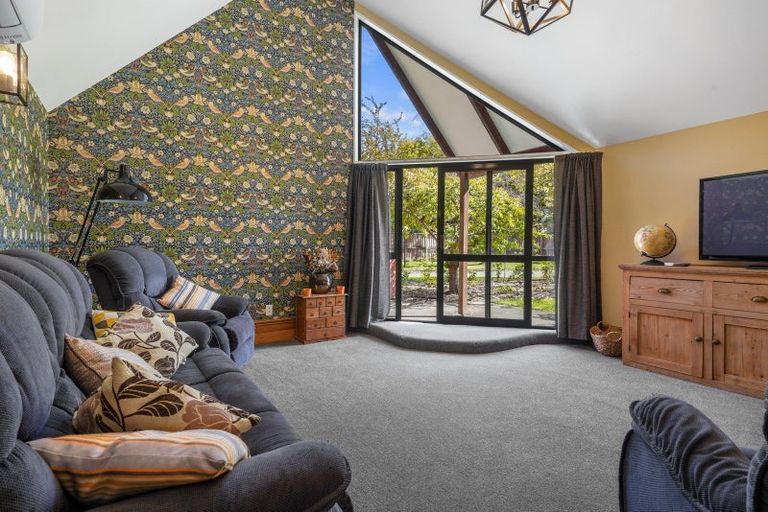 Photo of property in 12 Harrod Place, Rangiora, 7400