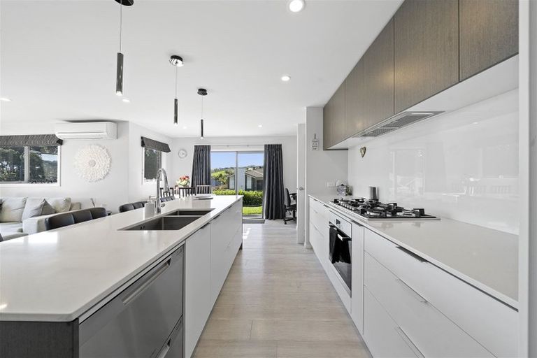 Photo of property in 2 Ihakara Arthur Lane, Aotea, Porirua, 5024