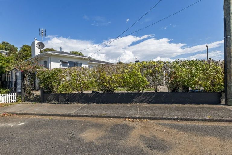 Photo of property in 16 Rosendale Avenue, Spotswood, New Plymouth, 4310