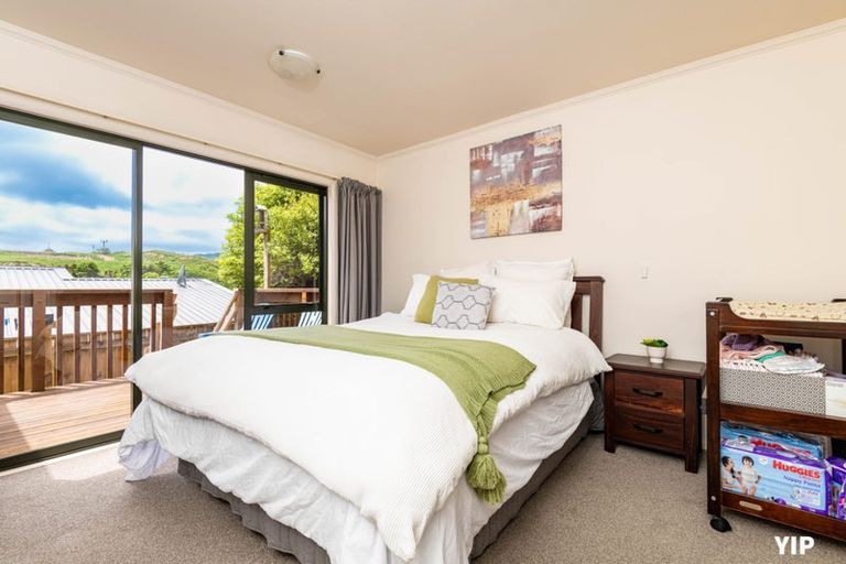 Photo of property in 16 Wantwood Grove, Churton Park, Wellington, 6037