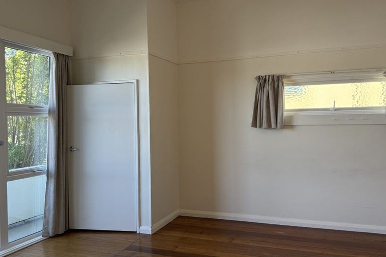 Photo of property in 37 Ara Paiwhenua, Tawa, Wellington, 5028