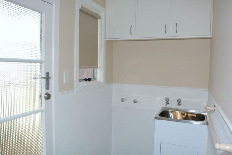 Photo of property in 52a Youngs Road, Papakura, 2110