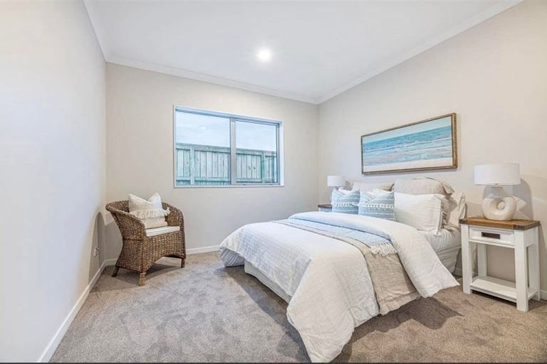 Photo of property in 15 Walter Ruddock Avenue, Kumeu, 0810