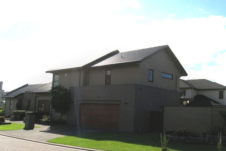 Photo of property in 2 Kawai Rise, Te Atatu Peninsula, Auckland, 0610