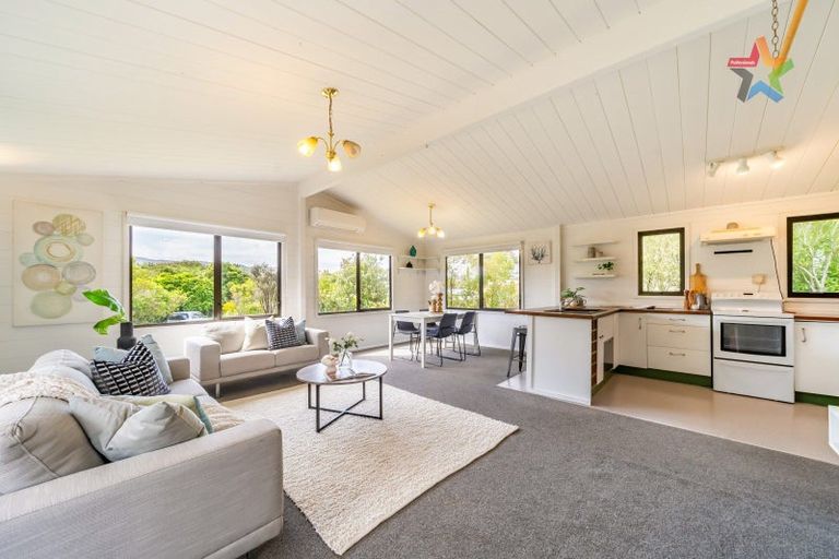 Photo of property in 22 Whitechapel Grove, Stokes Valley, Lower Hutt, 5019