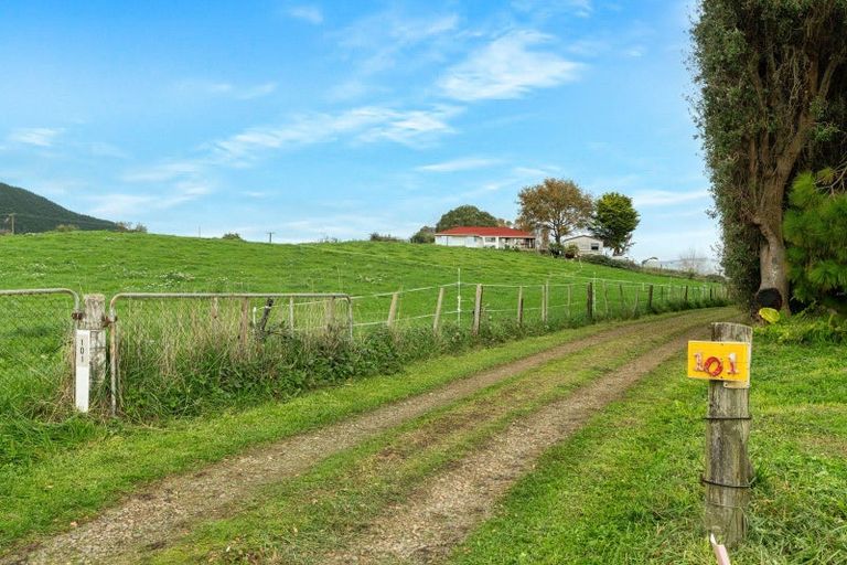 Photo of property in 101 Forest Lakes Road, Otaki, 5583