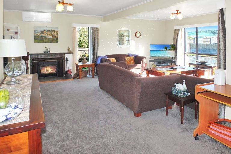 Photo of property in 38 Hennessy Street East, Foxton Beach, Foxton, 4815