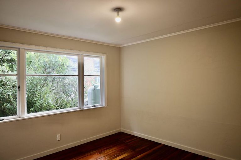 Photo of property in 80 Seymour Road, Sunnyvale, Auckland, 0612