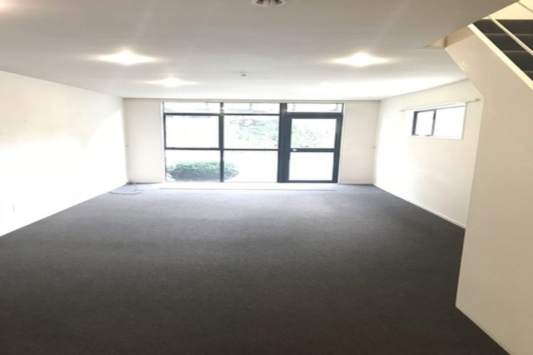 Photo of property in 2u1 Malcolm Lane, Thorndon, Wellington, 6011