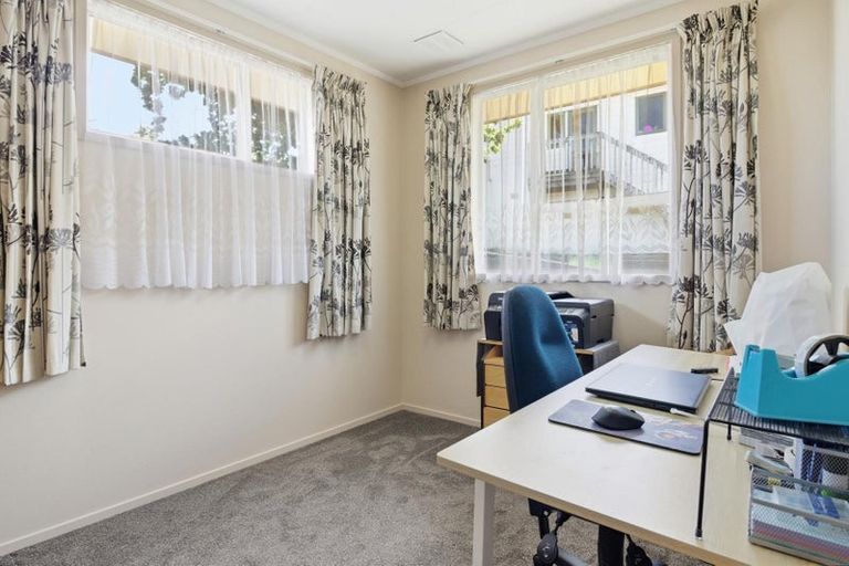 Photo of property in 40 Glenbervie Crescent, Massey, Auckland, 0614