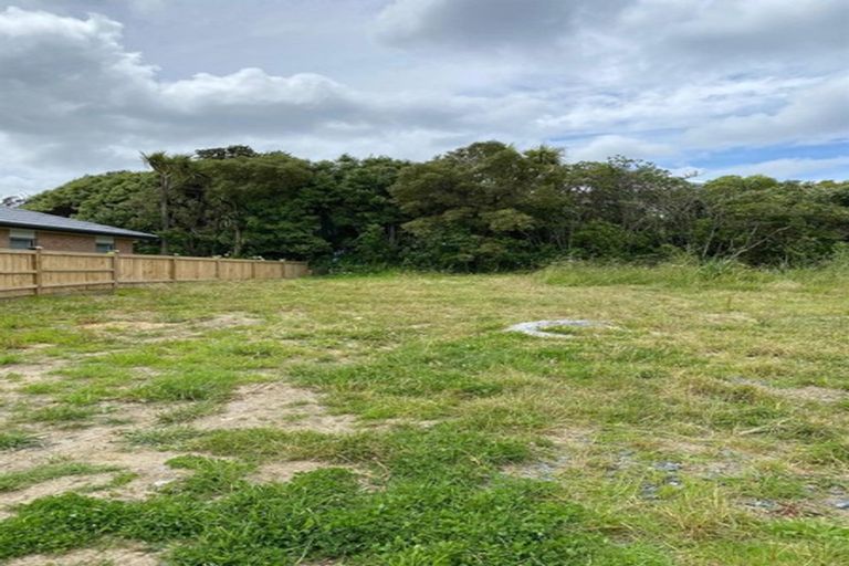 Photo of property in 46 Taikura Avenue, Red Beach, 0932