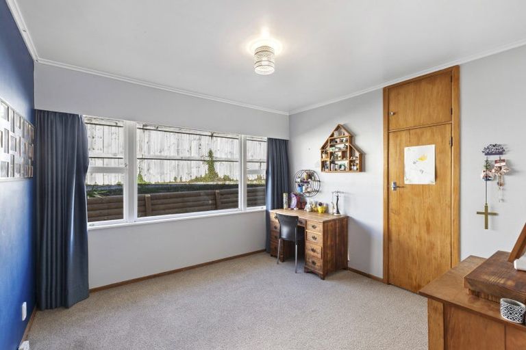 Photo of property in 52 Queens Road, Glen Avon, New Plymouth, 4312