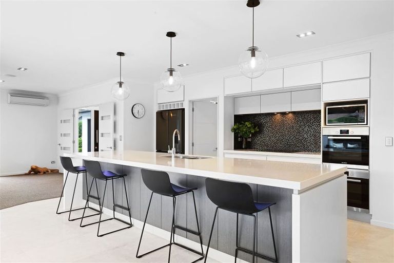 Photo of property in 43 Oakgrove Drive, Rangiora, 7400