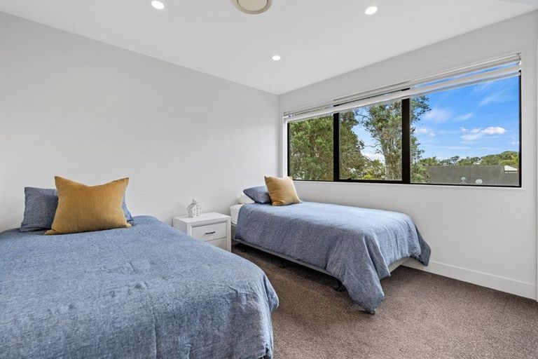 Photo of property in 52 Walton Street, Red Beach, 0932