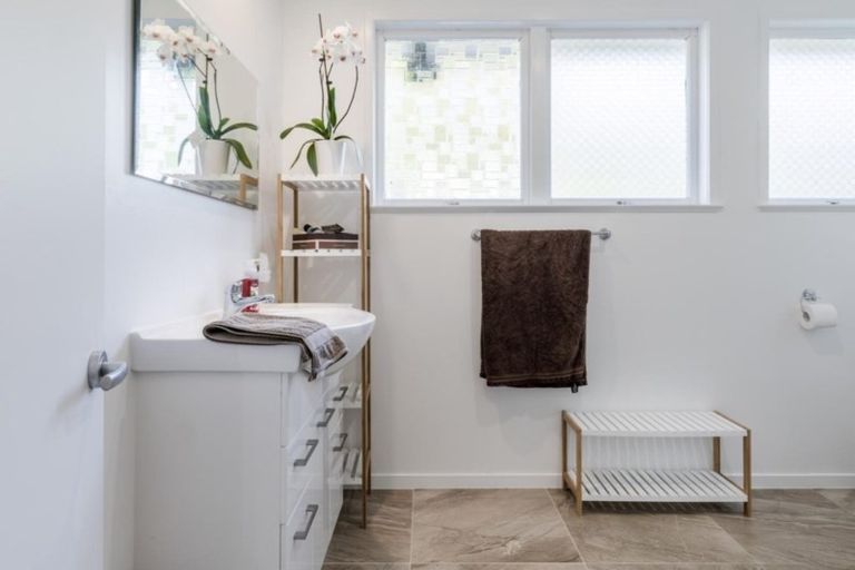 Photo of property in 468 Don Buck Road, Massey, Auckland, 0614