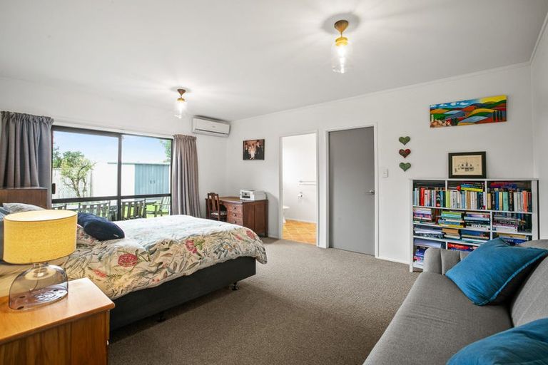 Photo of property in 62 Heta Road, Highlands Park, New Plymouth, 4312