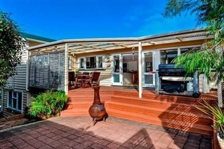 Photo of property in 28 Arran Road, Browns Bay, Auckland, 0630