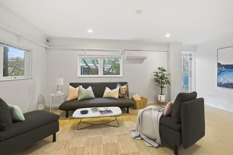 Photo of property in 5 Chevron Place, Castor Bay, Auckland, 0620