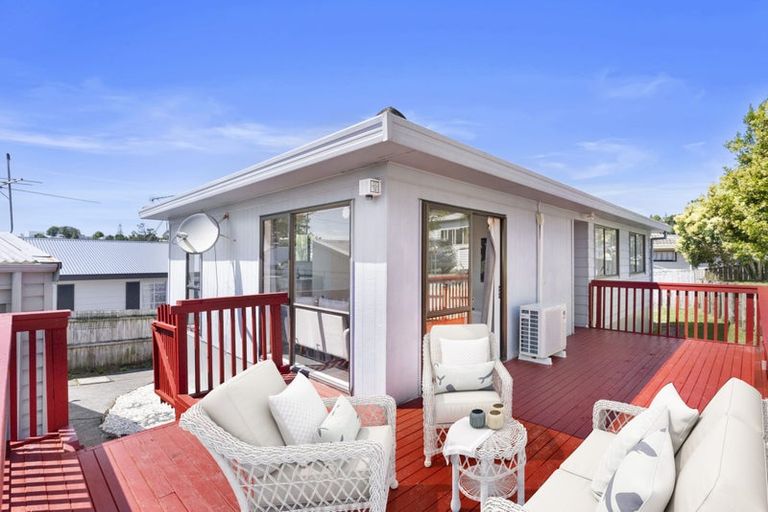 Photo of property in 206 Solar Road, Glen Eden, Auckland, 0602