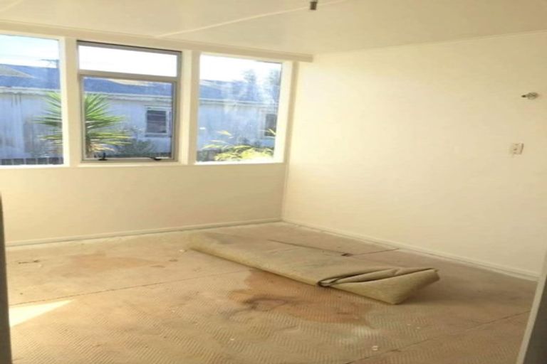 Photo of property in 3/4 Hutchinson Avenue, New Lynn, Auckland, 0600