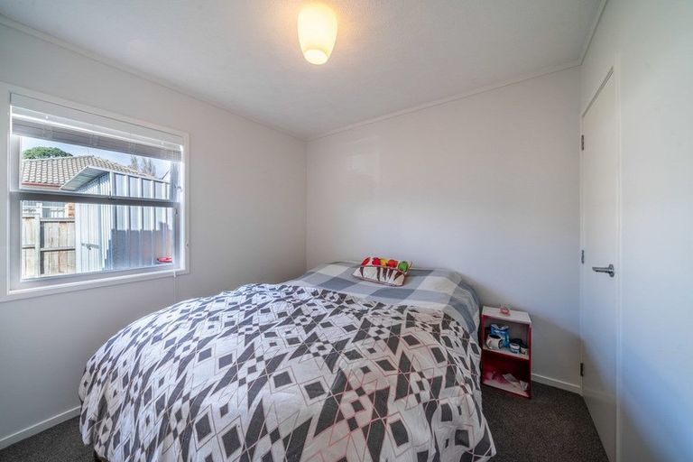 Photo of property in 1/8 Waikaremoana Place, Pakuranga Heights, Auckland, 2010