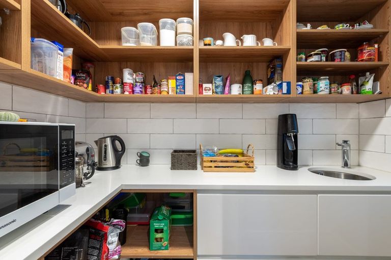 Photo of property in 6 Tiri Road, Milford, Auckland, 0620