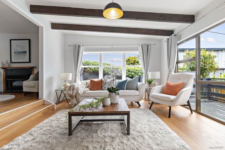 Photo of property in 1/20 Hogans Road, Glenfield, Auckland, 0629