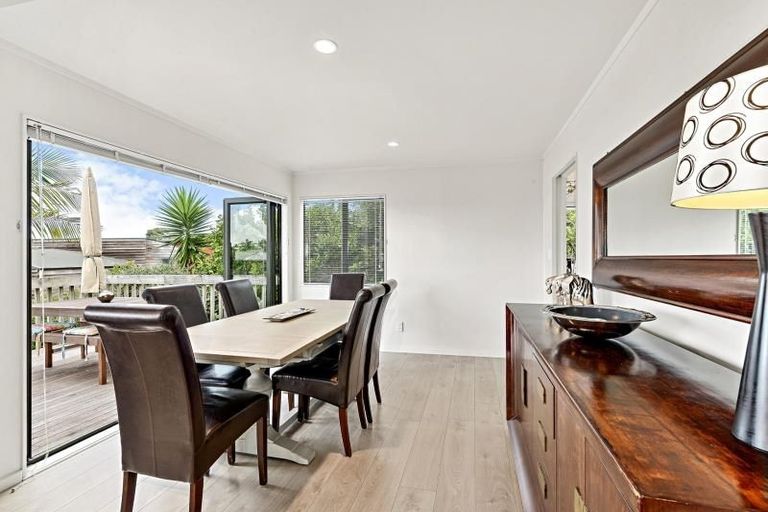 Photo of property in 15b Melandra Road, Stanmore Bay, Whangaparaoa, 0932