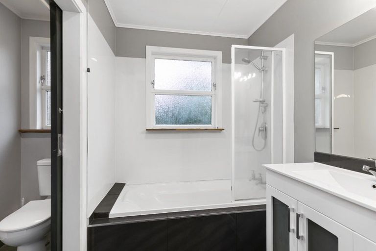 Photo of property in 51 Turville Crescent, Newlands, Wellington, 6037