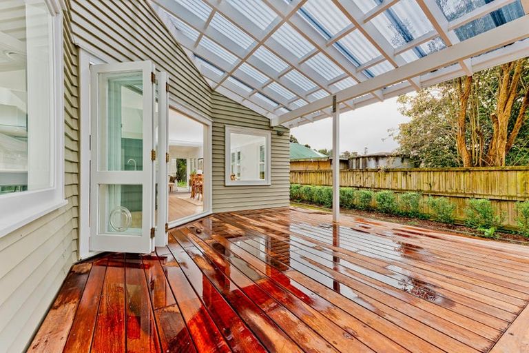 Photo of property in 51 Cambridge Road, Riverhead, 0820