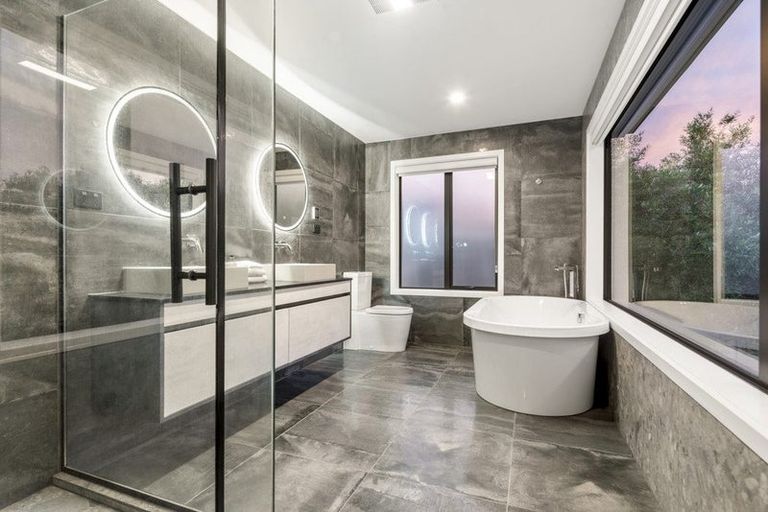 Photo of property in 5 Kina Place, Long Bay, Auckland, 0630