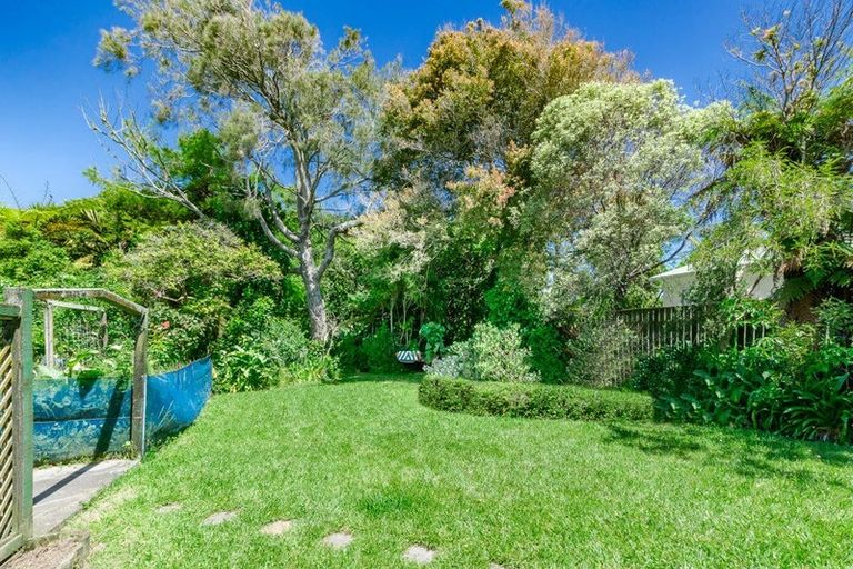 Photo of property in 15 Park Avenue, Waikanae, 5036