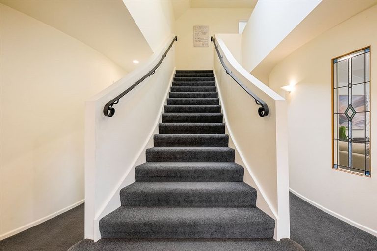 Photo of property in 20 Lanyon Place, Whitby, Porirua, 5024