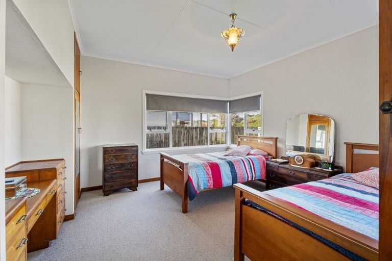 Photo of property in 17 Tasman Street, Opunake, 4616
