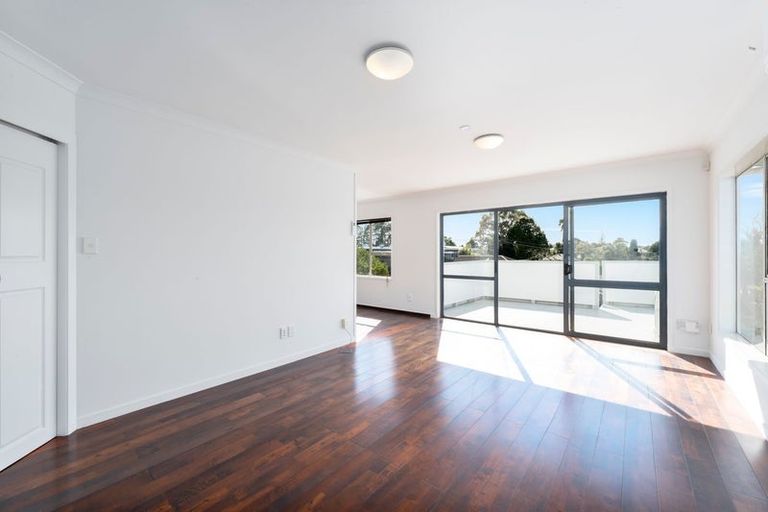 Photo of property in 3 Spargo Road, Massey, Auckland, 0614