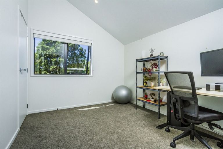 Photo of property in 2b Rosalind Road, Glenfield, Auckland, 0629