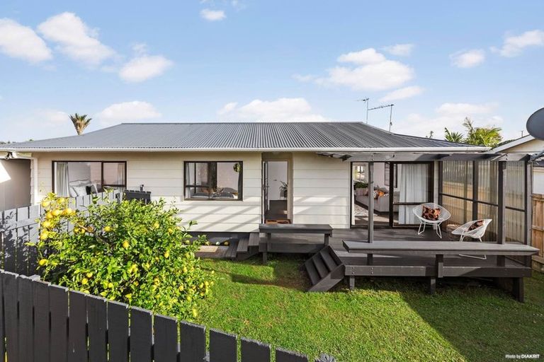 Photo of property in 15 Margan Avenue, New Lynn, Auckland, 0600