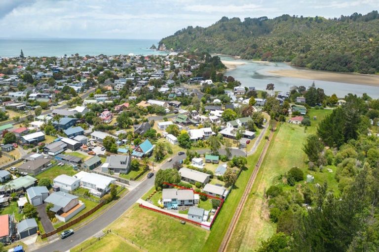 Photo of property in 124 Mckellar Place, Whangamata, 3620