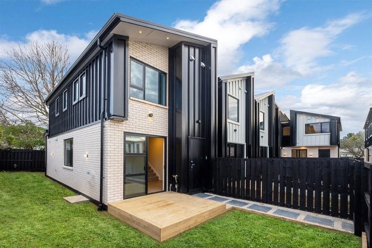Photo of property in 3/9 Blanes Road, Weymouth, Auckland, 2103