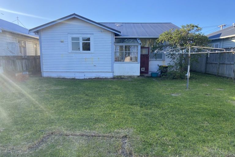 Photo of property in 94 Endeavour Street, Lyall Bay, Wellington, 6022