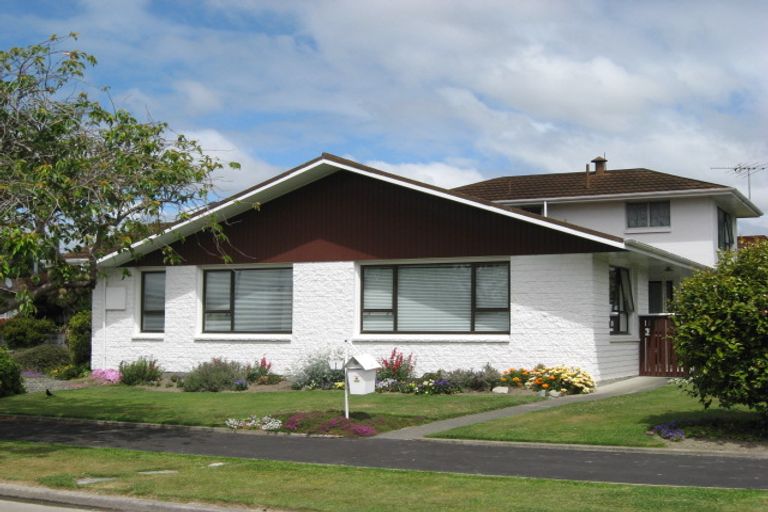 Photo of property in 1 Rosedale Place, Avonhead, Christchurch, 8042